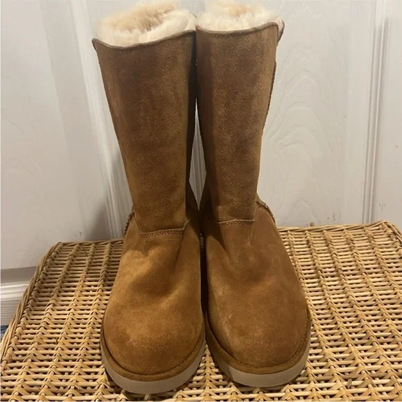 Koolaburra by Ugg Brown Suede Winter Boots - Picture 4 of 8